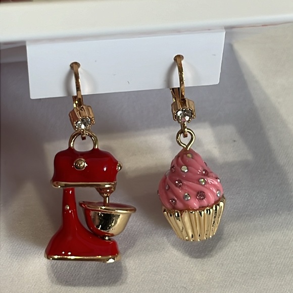 Betsey Johnson Cupcake & Stand Mixer Drop Earrings NWT - Picture 3 of 4